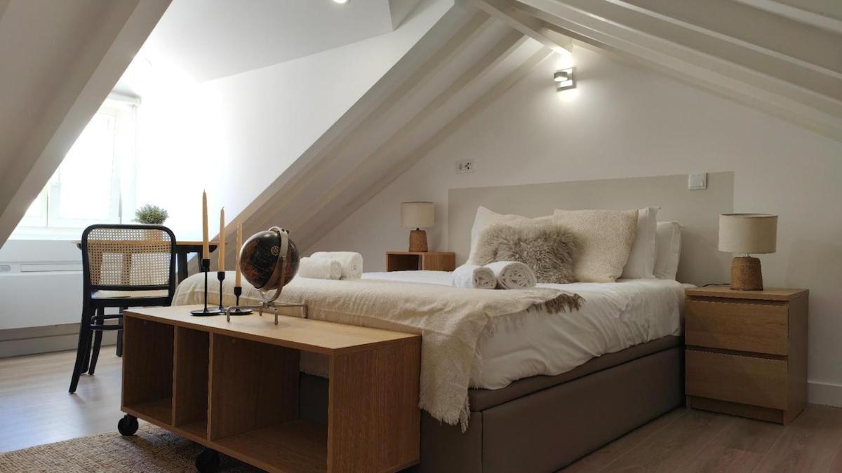 Chiado Modern Attic Duplex 2-bedroom * Lisboa
